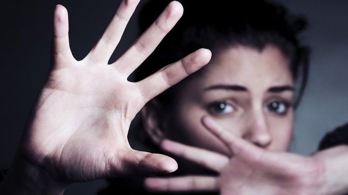 Dalla violenza sessuale al cyberstalking: in Piemonte più del 25% delle vittime ha meno di 30 anni