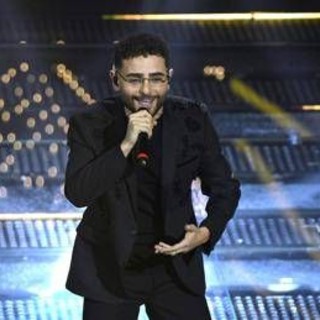 Sanremo 2025, Rocco Hunt chi è: l'infanzia difficile, il Festival 2014 e le collaborazioni