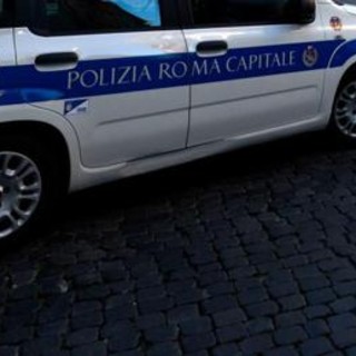 Roma, perde controllo scooter e finisce a terra: morto 29enne