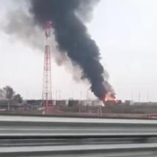 Ucraina, massiccio attacco con droni su Rostov: in fiamme zona industriale