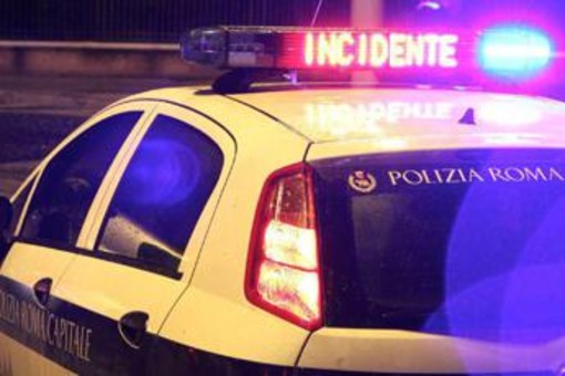 Incidente a Roma, scontro tra auto e moto sulla Nomentana: un morto