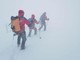 Alpinisti bloccati sul Gran Sasso, neve e vento forte fermano i soccorsi