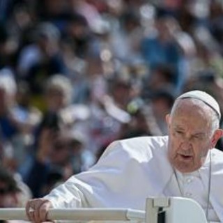 Papa Francesco compie 88 anni, auguri da tutto il mondo. Mattarella: &quot;Sue parole punto fermo&quot;