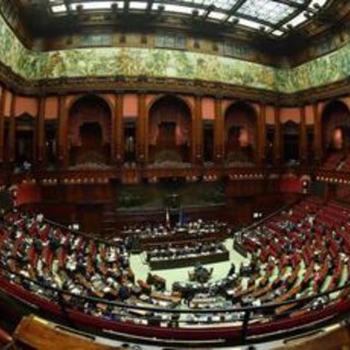 Bagarre alla Camera su Berlusconi, scontro Forza Italia-opposizioni