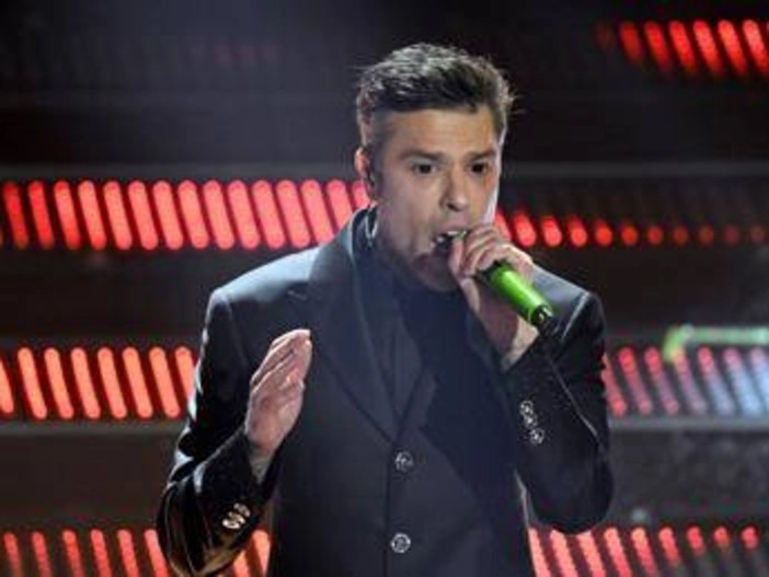 Sanremo 2025, Fedez stupisce e conquista il web con 'Battito'