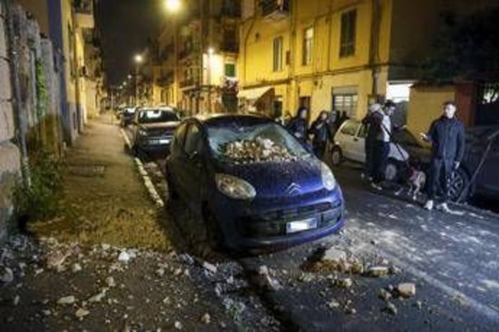 Campi Flegrei, terremoto 4.4 a Pozzuoli: panico e gente in strada