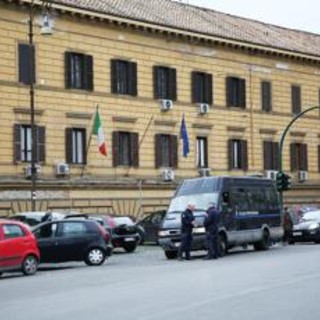 Dolci alla bimba vicina di casa, poi le molestie: arrestato 40enne a Roma